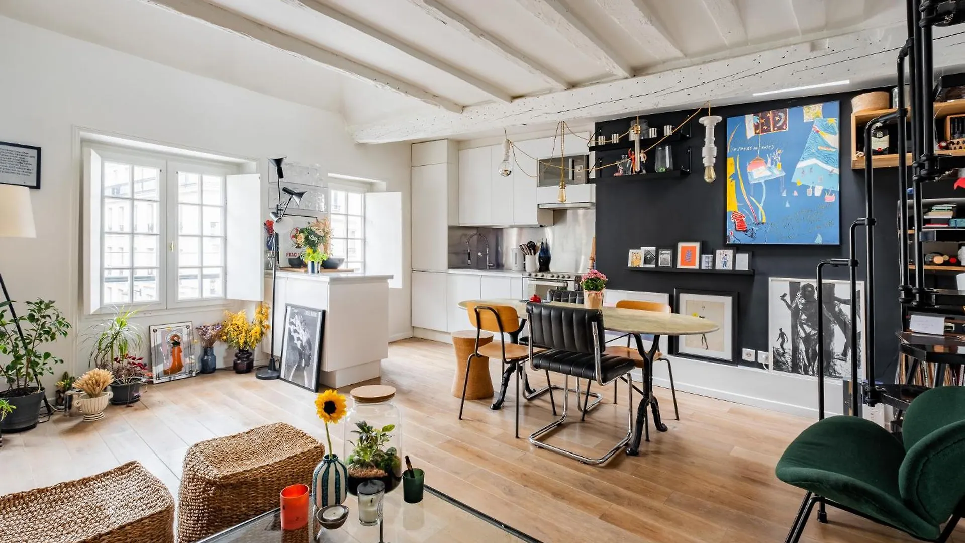 Veeve - Modern-Chic Mezzanine Apartment Paris France