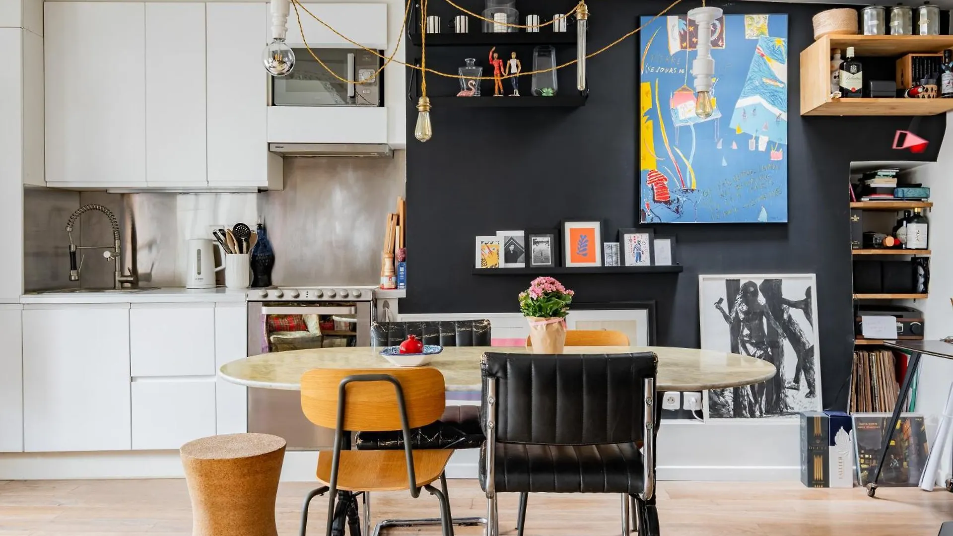 Veeve - Modern-Chic Mezzanine Apartment Paris 0*,  France