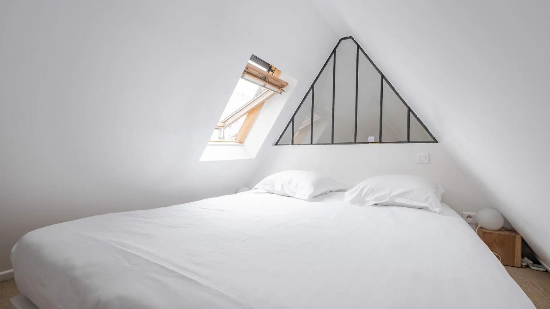 Veeve - Modern-Chic Mezzanine Apartment Paris