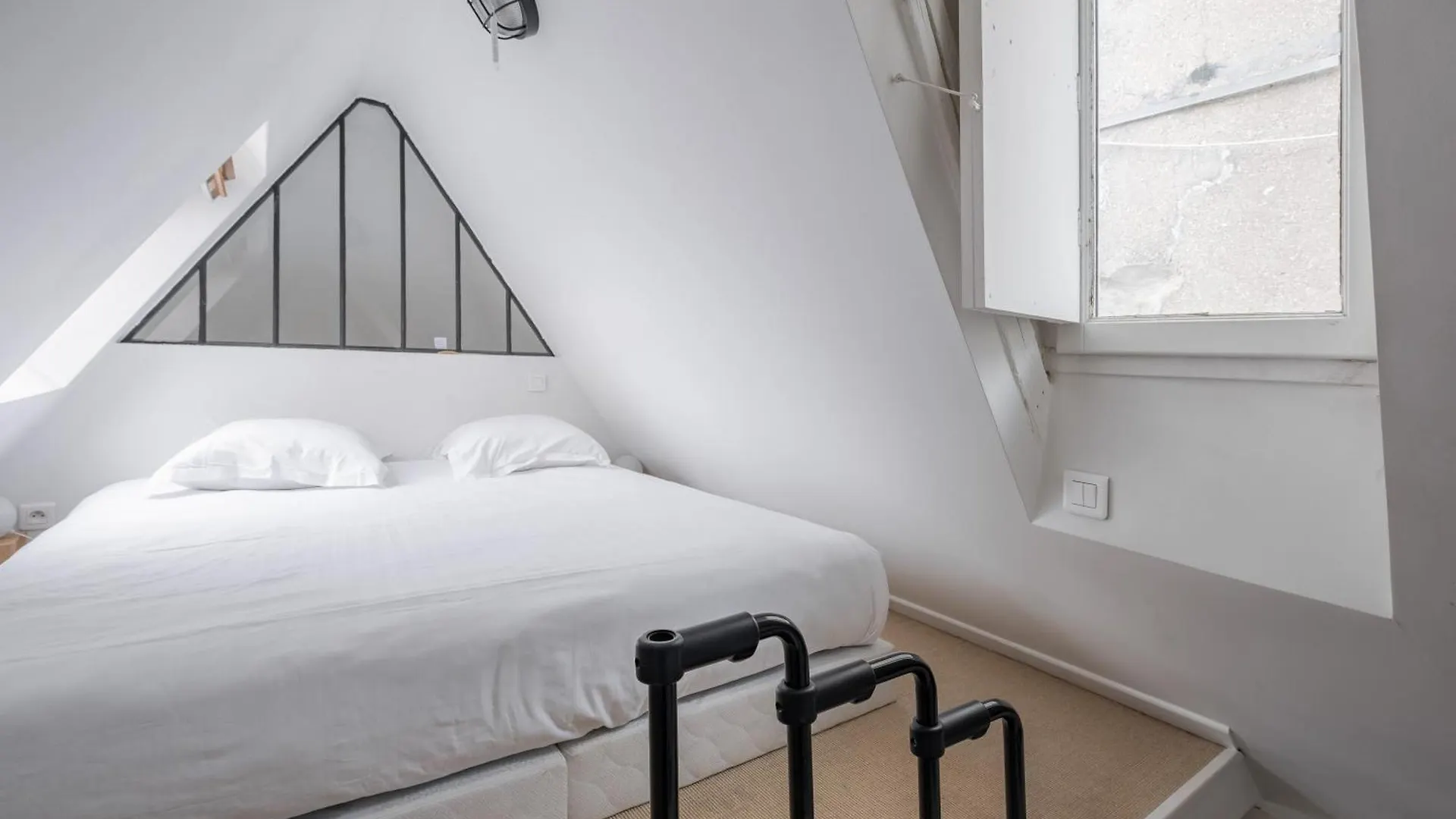 Veeve - Modern-Chic Mezzanine Apartment Paris