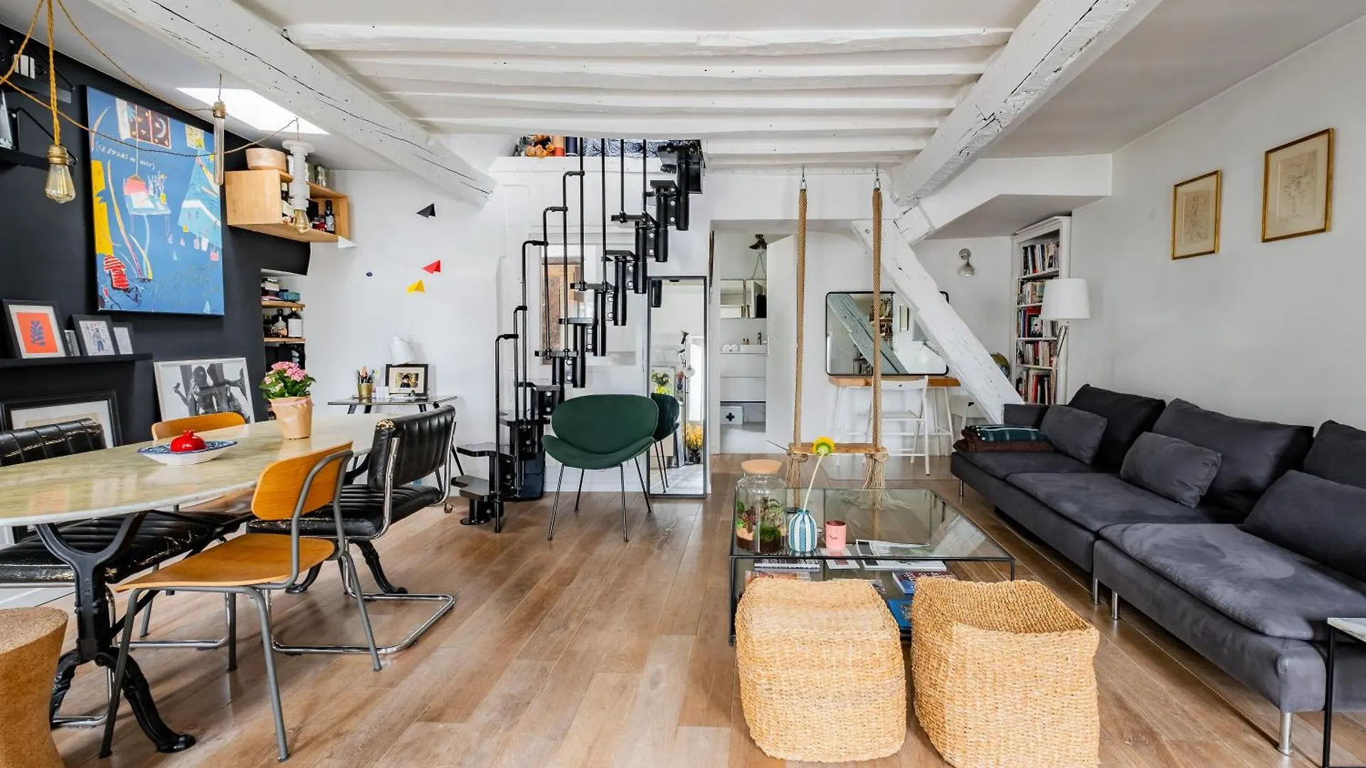 Veeve - Modern-Chic Mezzanine Apartment Paris France