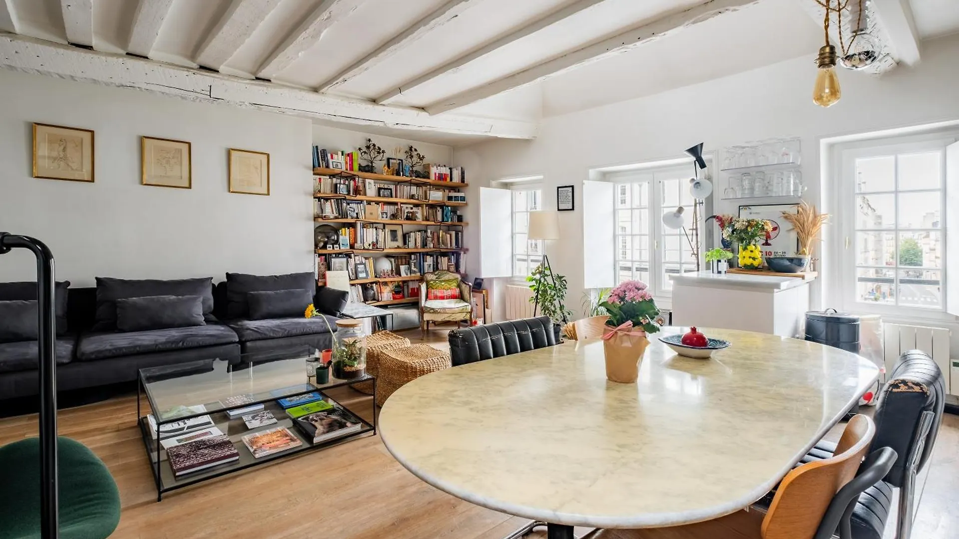 Veeve - Modern-Chic Mezzanine Apartment Paris